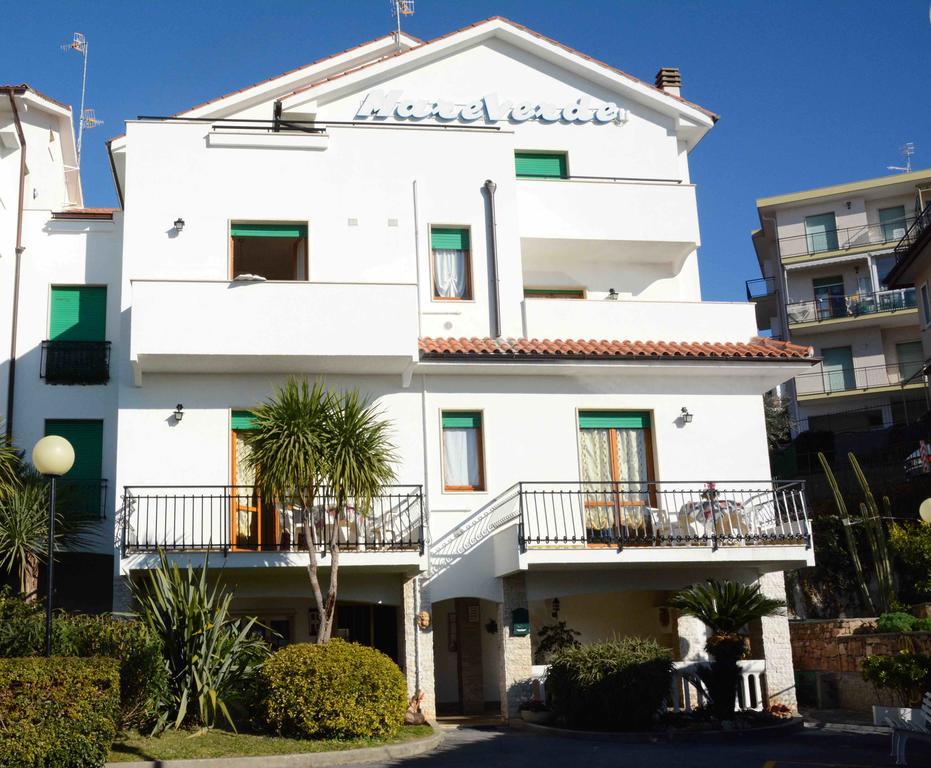 Residence Mare Verde Пьетра-Лигуре Экстерьер фото